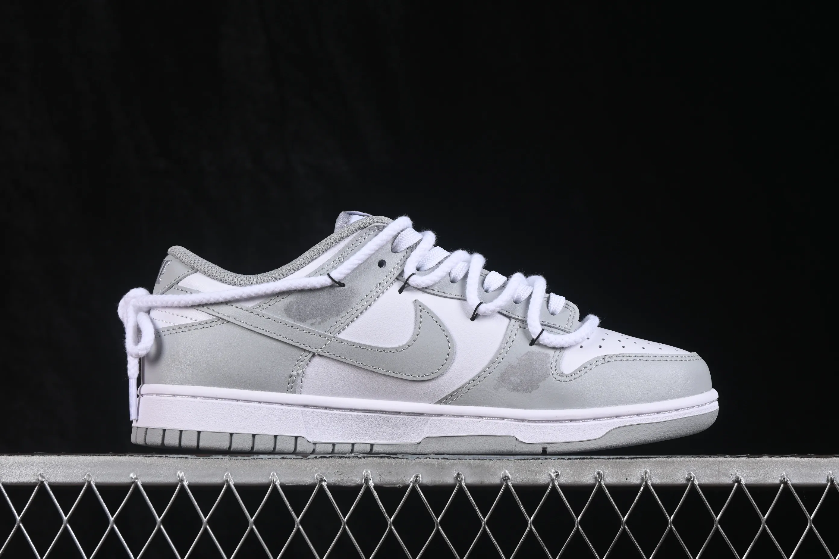 All categories Nk SB Dunk Series Nk SB Dunk Low High-end customized low-top sneakers Nike SB Dunk Low straps Anniversary high-end customized low-top casual sneakers HF5441-105